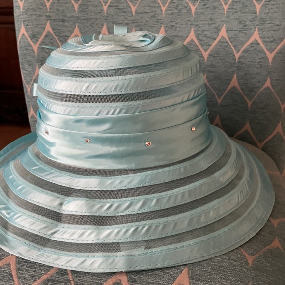 Light turquoise hat - Picture 2 of 2